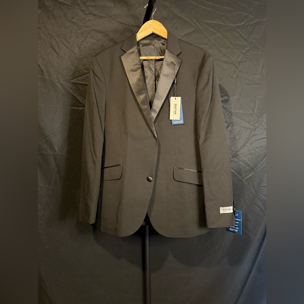 Kenneth Cole Reaction Classic Black Men's Blazer (missing button)‎